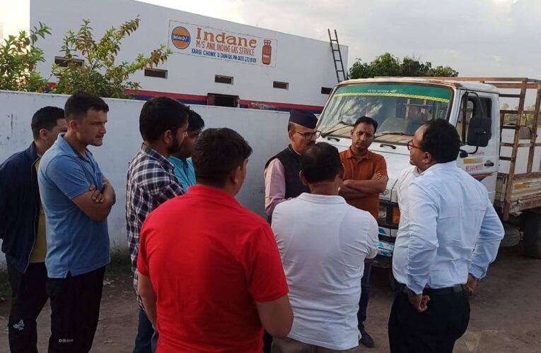 जिला प्रशासन की कार्रवाई जारी; डोईवाला व विकासनगर में व्यावसायिक प्रतिष्ठानों से 09 घरेलू गैस सिलेंडर जब्त