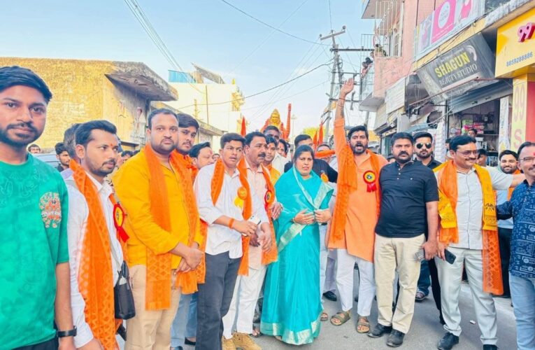 भगवानपुर में हनुमान जन्मोत्सव के अवसर पर निकाली गई भव्य शोभायात्रा, विधायक ममता राकेश ने पूजा-अर्चना कर किया शोभायात्रा का शुभारंभ