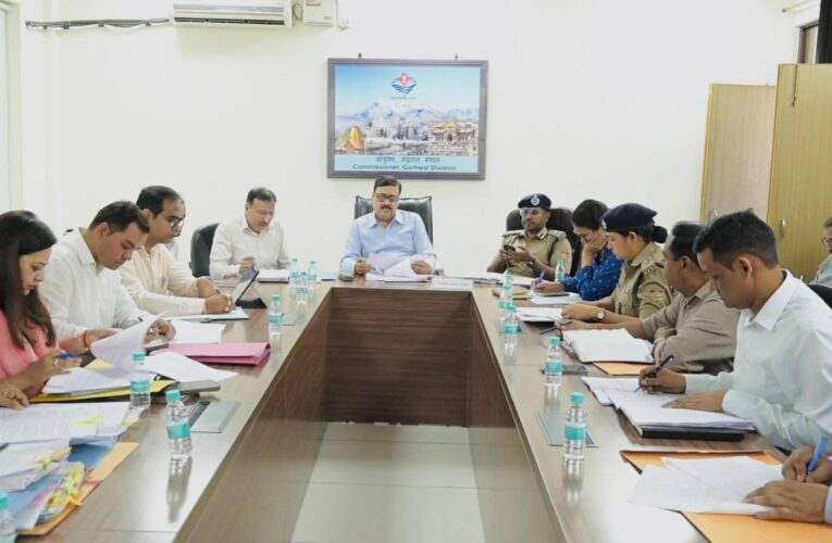 मुख्यमंत्री के जीरो टॉलरेंस नीति के तहत भूमि धोखाधडी मामलों पर प्रशासन ने कसा शिकंजा, लैंड फ्रांड पर गढ़वाल कमिश्नर सख्तः 51 मामलों का निस्तारण, 5 में एफआईआर दर्ज