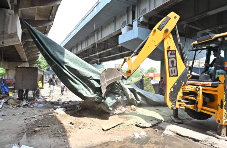 हरिद्वार: अवैध अतिक्रमणकरियों पर चला प्रशासन का पीला पंजा, सिटी मजिस्ट्रेट कुसुम चौहान के नेतृत्व में चलाया गया अतिक्रमण हटाओ अभियान