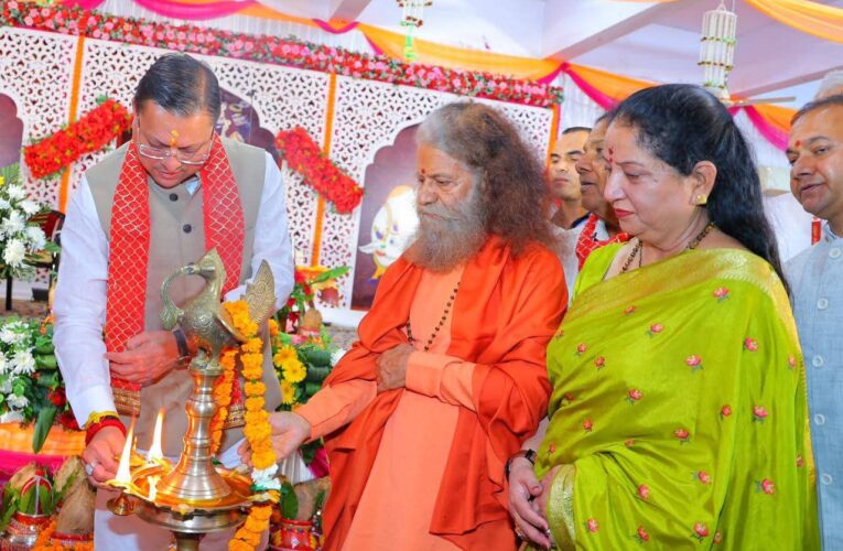 धर्म और विकास का संगम: सीएम धामी ने भागवत कथा में लिया भाग, योजनाओं का किया उल्लेख, भागवत कथा में पहुंचे मुख्यमंत्री धामी, बोले—श्रीमद्भागवत जीवन को देती है सही दिशा और सकारात्मक ऊर्जा