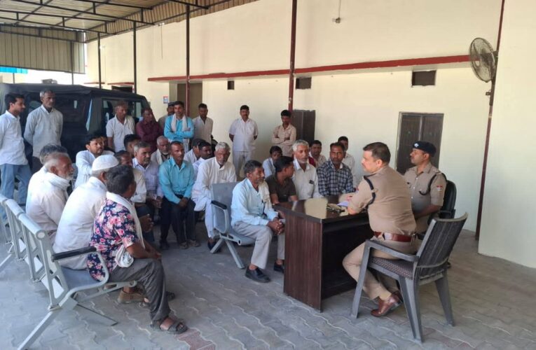 भगवानपुर कोतवाली प्रभारी निरीक्षक रितेश साह ने ग्राम चौकीदारों के साथ बैठक आयोजित की, कहा-चौकीदार अपने-अपने क्षेत्र में किसी भी संदिग्ध गतिविधि की सूचना तुरंत पुलिस को दें