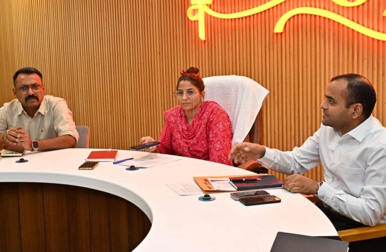 कांवड़ यात्रा के लिए प्रशासन ने शुरू की तैयारियां: मेला नियंत्रण भवन में विभिन्न विभागों की बैठक आयोजित, कुंभ मेला से जुड़े निर्माण कार्यों को समयबद्ध ढंग से संपादित करने के साथ ही कांवड़ के दौरान यातायात प्रबंधन व सुरक्षा उपायों को लेकर विचार-विमर्श कर तय की गई रणनीति