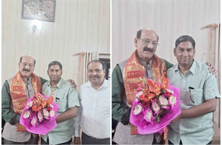 स्वास्थ्य मंत्री सुबोध उनियाल से मिले फार्मेसी अधिकारी एवं राजकीय फार्मेसी अधिकारी संघ हरिद्वार के अध्यक्ष ब्रिजेश कुमार, स्वास्थ्य विभाग से संबंधित कई विषयों पर हुई चर्चा