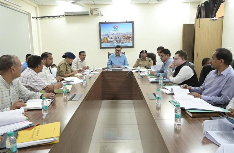 मुख्यमंत्री की ‘जीरो टॉलरेंस’ नीति का असर, भूमि धोखाधड़ी पर प्रशासन ने कसा शिकंजा, लैंड फ्रॉड पर गढ़वाल कमिश्नर सख्तः 125 मामलों की सुनवाई, 45 निस्तारित