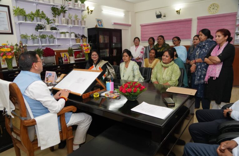 मुख्यमंत्री पुष्कर सिंह से आंगनबाड़ी कार्यकर्ती/सेविका/मिनी कर्मचारी संगठन उत्तराखण्ड के प्रतिनिधिमंडल ने की मुलाकात, विभिन्न मांगों एवं समस्याओं से कराया अवगत