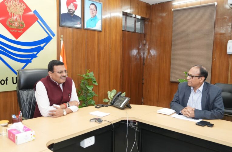 मुख्य सचिव आनन्द बर्द्धन ने सचिवालय में शिक्षा विभाग की समीक्षा की, प्रदेश की सभी शासकीय विद्यालयों में सभी आवश्यक मूलभूत सुविधाओं उपलब्ध कराये जाने के निर्देश दिए