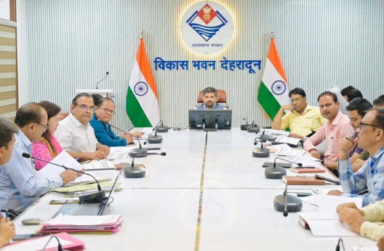 देहरादून: हर घर तक स्वच्छ पेयजल पहुंचाने पर जोर, मानसून से पहले गुणवत्ता जांच पूरी करने के निर्देश, लंबित पेयजल योजनाएं जल्द पूरी हों, हर घर तक पहुंचे स्वच्छ जल: सीडीओ