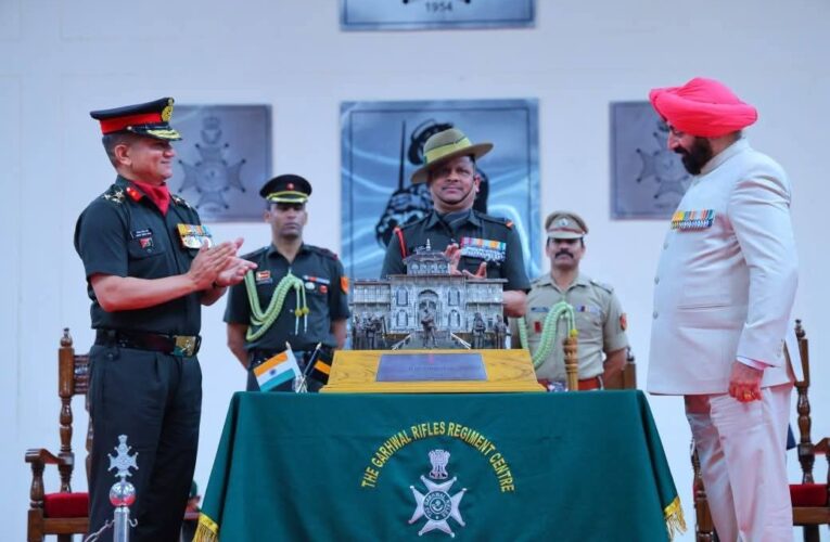 राज्यपाल लेफ्टिनेंट जनरल गुरमीत सिंह ने सैनिक सम्मेलन में सैनिकों का बढ़ाया उत्साह, शहीदों को श्रद्धांजलि, वीर नारियों का सम्मान; लैंसडाउन में विकास कार्यों की समीक्षा कर जिला एवं सैन्य प्रशासन के समन्वय पर दिया विशेष जोर