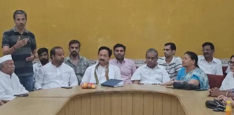हरिद्वार में कांग्रेस कार्यकर्ताओं की बैठक में महंगाई, बेरोजगारी और कानून व्यवस्था जैसे मुद्दों पर चर्चा की गई,  जनता से जुड़े मुद्दों को मजबूती के साथ उठाना ही कांग्रेस की प्राथमिकता: करन माहरा