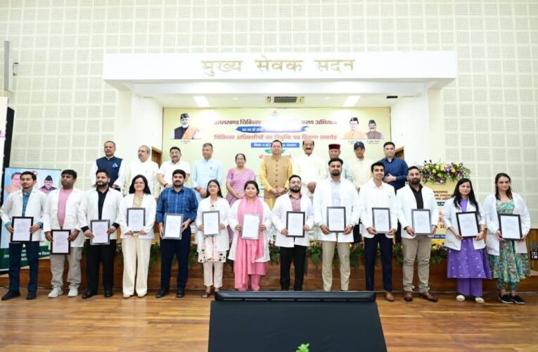 मुख्यमंत्री पुष्कर सिंह धामी ने 307 नव नियुक्त अभ्यर्थियों को सौंपे नियुक्ति पत्र, कहा-नियुक्ति पत्र नहीं, यह है जनसेवा का संकल्प पत्र
