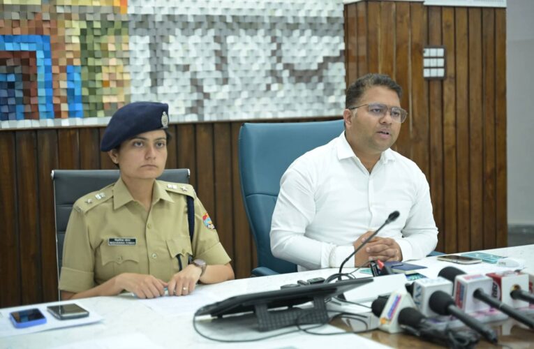 श्री केदारनाथ धाम यात्रा व्यवस्थाओं के संबंध में जिलाधिकारी तथा पुलिस अधीक्षक ने की पत्रकार वार्ता, स्वास्थ्य, सुरक्षा, स्वच्छता और यातायात प्रबंधन पर प्रशासन सतर्क, केदारनाथ यात्रा सुव्यवस्थित ढंग से संचालित