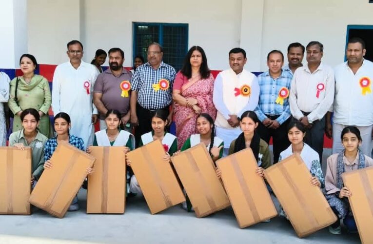 राजकीय कन्या इंटर कॉलेज की मेधावी छात्राओं का हुआ सम्मान, पूर्व मेयर गौरव गोयल ने छात्राओं की प्रतिभा, मेहनत व संकल्प को सराहा