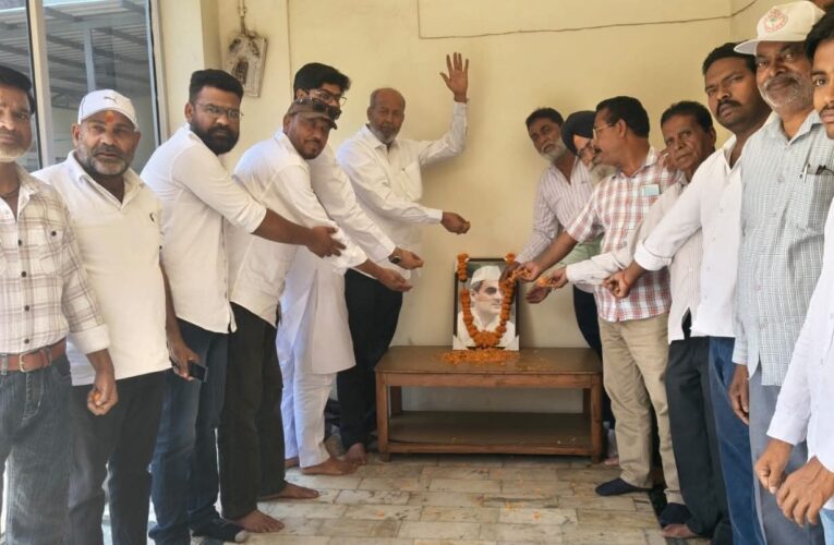 सदैव याद रखे जाएंगे राजीव गांधी: राजेंद्र चौधरी, रुड़की में पूर्व प्रधानमंत्री राजीव गांधी को कांग्रेसजनों ने दी श्रद्धांजलि