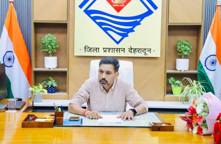 देहरादून को मिला नया नेतृत्वः डॉ. आशीष चौहान ने संभाली जिलाधिकारी की कमान, जनसेवा और सुशासन के संकल्प के साथ जिलाधिकारी ने बताई प्राथमिकताएं