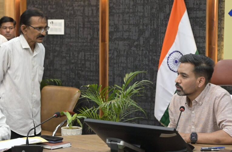 देहरादून: पदभार संभालते ही एक्शन में दिखे डीएम डॉ. आशीष चौहान, जन समस्याओं के त्वरित समाधान पर जोर, जनता को राहत देने के लिए बनेगा ऑनलाइन शिकायत समाधान तंत्र: डीएम