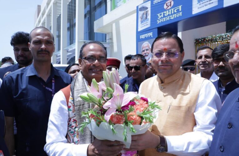 नई दिल्ली में मुख्यमंत्री पुष्कर सिंह धामी ने केंद्रीय मंत्री शिवराज सिंह चौहान की सद्यः प्रकाशित पुस्तक ‘अपनापन–नरेंद्र मोदी संग मेरे अनुभव’ के लोकार्पण कार्यक्रम में प्रतिभाग किया