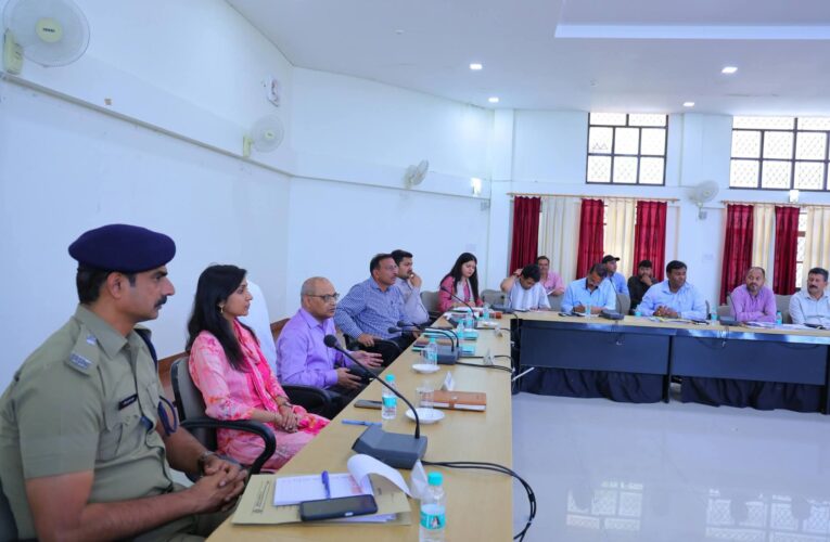 आयुक्त गढ़वाल मंडल ने अधिकारियों के साथ की समन्वय एवं परिचयात्मक बैठक, जनहित से जुड़े कार्यों के प्रभावी क्रियान्वयन, पारदर्शिता और जवाबदेही पर दिया विशेष जोर