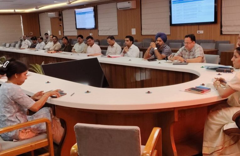 कुंभ मेला-2027 : मेलाधिकारी ने कहा-कार्यों में देरी पर होगी कार्रवाई, समयबद्ध ढंग से योजनाएं पूरी करने के निर्देश