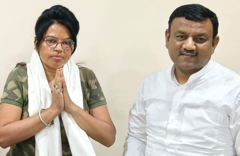 क्रांतिकारी शालू सैनी का रुड़की के पूर्व मेयर गौरव गोयल द्वारा किया गया सम्मान, सामाजिक सेवा के क्षेत्र में निरंतर उल्लेखनीय कार्य कर रही क्रांतिकारी शालू सैनी