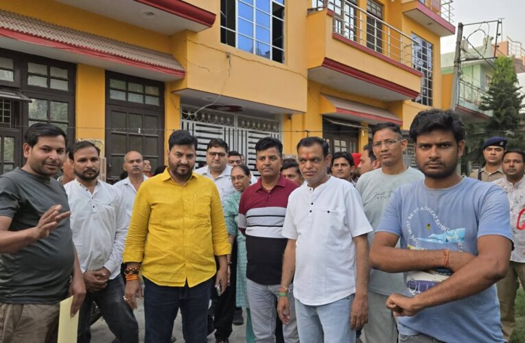शिवालिक नगर पालिका अध्यक्ष राजीव शर्मा ने वार्ड नं. 13 में किया बहुप्रतीक्षित नाले के निर्माण कार्य का विधिवत उद्घाटन, कहा-नगर पालिका क्षेत्र के प्रत्येक वार्ड में जनता की मूलभूत समस्याओं का समाधान प्राथमिकता के आधार पर किया जा रहा