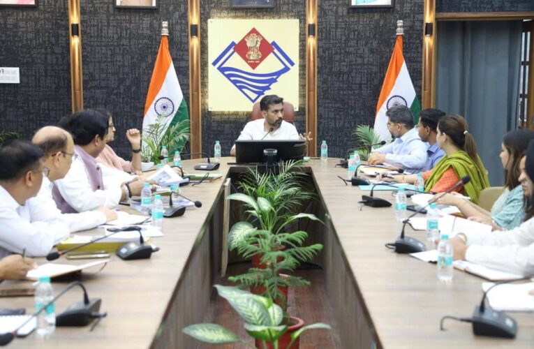 देहरादून: SIR अभियान को लेकर जिला प्रशासन सक्रिय, डीएम ने अधिकारियों को दिए स्पष्ट निर्देश, मतदाता सूची पुनरीक्षण कार्यो में लापरवाही नहीं होगी बर्दाश्त