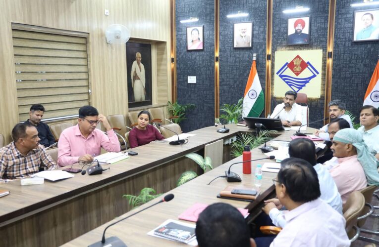 देहरादून: गंगा संरक्षण एवं स्वच्छता कार्यों में लापरवाही बर्दाश्त नहीं, प्रजेंटेशन में ही न ही बल्कि धरातल पर दिखें सकरात्मक परिणामः डीएम डॉ. आशीष चौहान, एसटीपी, सीवर परियोजनाओं, नाला टैपिंग एवं ठोस अपशिष्ट प्रबंधन कार्यों की डीएम ने की गहन समीक्षा, अधिकारियों को दिए सख्त निर्देश