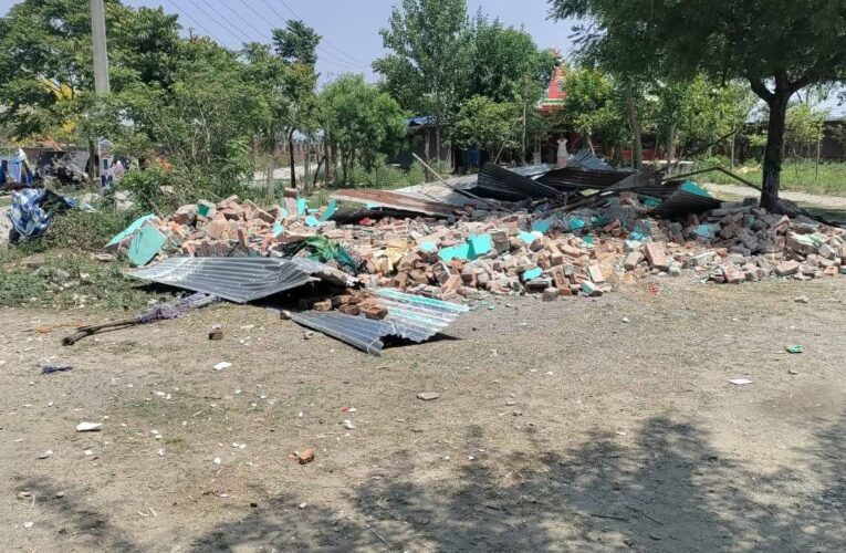 अतिक्रमण पर जिला प्रशासन की बड़ी कार्रवाई; अवैध निर्माण ध्वस्त, तहसील विकासनगर अंतर्गत शीशमबाड़ा में सरकारी भूमि पर बना अवैध मजार ध्वस्त
