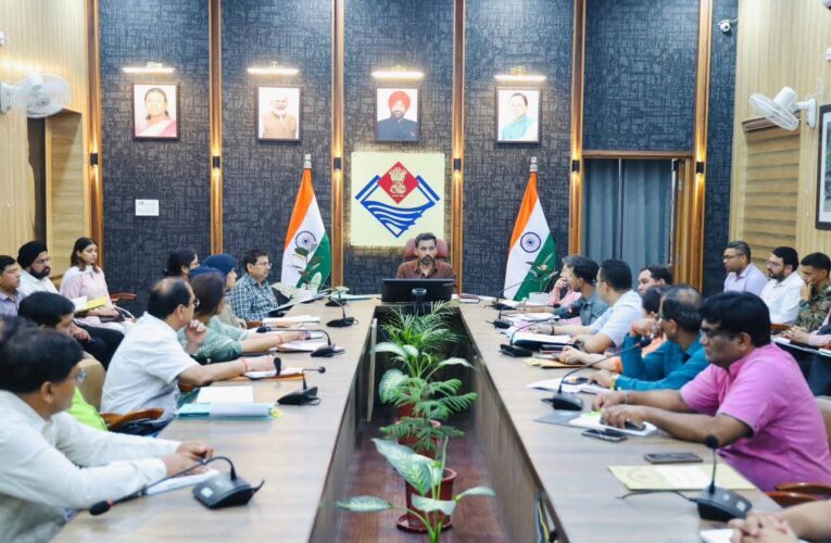 राष्ट्रपति के प्रस्तावित दौरे को लेकर देहरादून प्रशासन अलर्ट, डीएम डाॅ. आशीष चौहान ने की उच्चस्तरीय समीक्षा, सभी विभाग समन्वय के साथ करें कार्य, व्यवस्थाओं में न रहे कोई कमी: डीएम