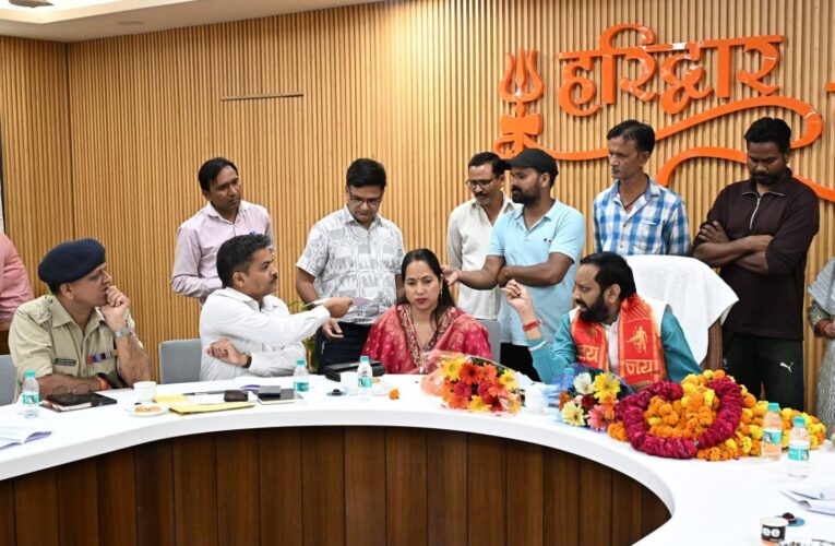 सफाई कर्मचारियों का उत्पीड़न किसी भी दशा में न हो: भगवत प्रसाद मकवाना, 10 साल से संविदा में कार्य कर रहे सफाई कर्मचारियों को नियमित करने के दिए निर्देश