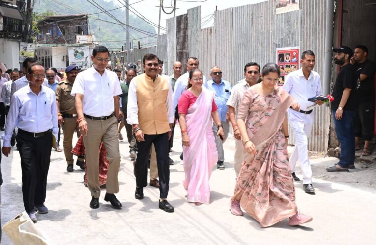 मुख्य सचिव आनंद बर्धन द्वारा टिहरी गढ़वाल में बजरंग सेतु एवं हिलान्स हिमालयन भोजनालय का निरीक्षण