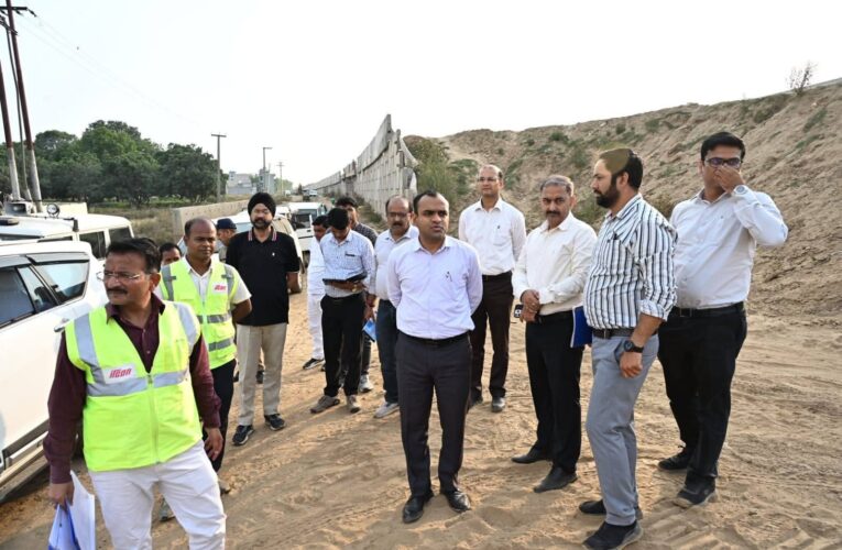 आगामी कांवड़ यात्रा एवं कुंभ मेले को सुगम एवं सुव्यवस्थित बनाने हेतु जिलाधिकारी ने फ्लाईओवर निर्माण कार्यों का किया स्थलीय निरीक्षण, बहादराबाद बाईपास से जगजीतपुर तक निर्माणाधीन फ्लाईओवर कार्यों की प्रगति का लिया जायजा