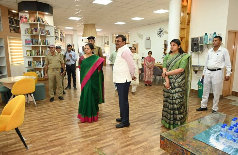 मुख्य सचिव आनन्द बर्द्धन ने टिहरी गढ़वाल के बौराड़ी क्षेत्र में विद्यालय, आंगनबाड़ी केन्द्र, पुस्तकालय एवं खेल सुविधाओं का किया निरीक्षण