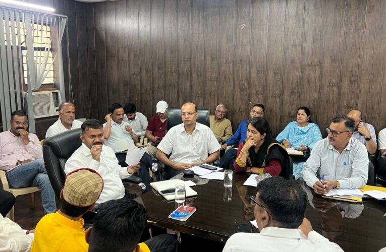 निर्वाचन नामावली को शुद्ध एवं अद्यतन बनाने को सभी दलों से सक्रिय सहयोग का आह्वान, घर-घर मतदाता सत्यापन अभियान एवं गणना प्रपत्र भरने की प्रक्रिया की दी गई विस्तृत जानकारी