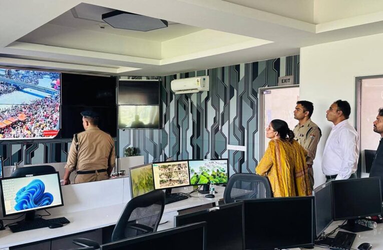 सोमवती अमावस्या पर उमड़ी आस्था की भीड-कुंभ प्रबंधन की रणनीति को परखने का बना महत्वपूर्ण अवसर, मेलाधिकारी ने घाटों पर उमड़ी भीड़ का जायजा लेने  के साथ ही केन्द्रीयकृत नियंत्रण एवं निगरानी व्यवस्था का किया निरीक्षण