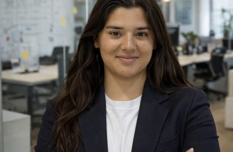 पिथौरागढ़ की मानसी कापड़ी बनीं युवा उद्यमिता की नई पहचान, देवभूमि उद्यमिता योजना  के माध्यम से पारंपरिक कला को बनाया रोजगार का साधन