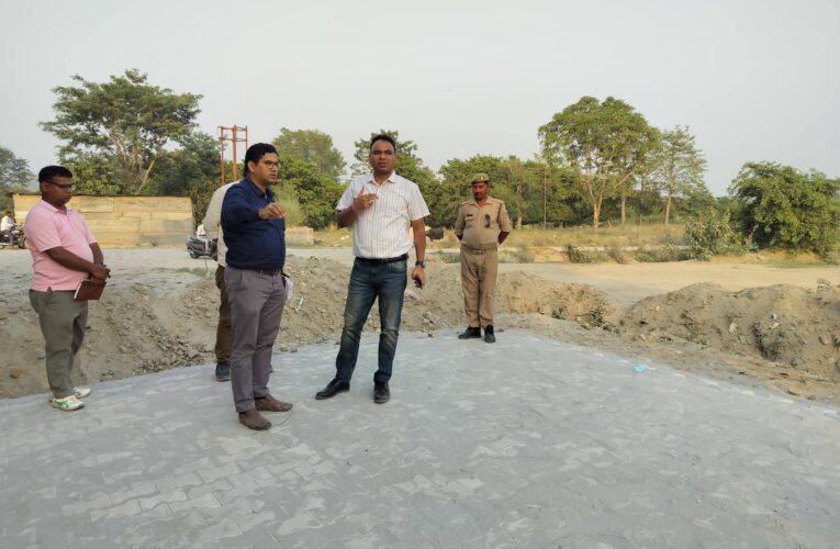 कुंभ मेला-2027 की तैयारियों में तेजी, अपर मेलाधिकारी ने निर्माण कार्यों का किया निरीक्षण, दक्षद्वीप क्षेत्र में इंटरलॉकिंग सड़क निर्माण अंतिम चरण में