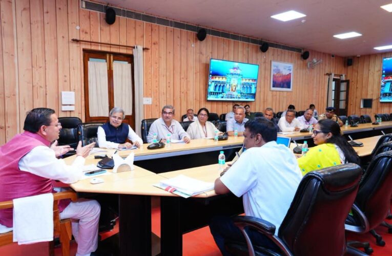 मुख्यमंत्री पुष्कर सिंह धामी से रेलवे बोर्ड के चेयरमैन सतीश कुमार के नेतृत्व में एक प्रतिनिधिमंडल ने भेंट की, राज्य में रेलवे अवसंरचना के विस्तार, गतिमान रेल परियोजनाओं तथा भविष्य की रेलवे आवश्यकताओं पर विस्तार से चर्चा हुई