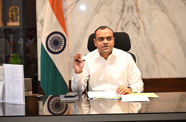 हरिद्वार: सर्वानंद घाट से पंतद्वीप पार्किंग तक 20 एवं 21 जून को चलाया जाएगा विशेष स्वच्छता अभियान, जिलाधिकारी मयूर दिक्षित ने सभी स्वयंसेवियों संस्थाओं,सामाजिक संगठनों,संत समाज,धार्मिक संस्थानों, व्यापारिक प्रतिष्ठानों,औद्योगिक इकाइयों, मीडिया बंधु, जनप्रतिनिधियों एवं आमजन से स्वच्छता अभियान में सभी से की गई सहयोग की अपील