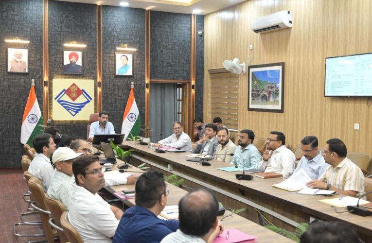 त्रिवेणी घाट से गंगा कॉरिडोर तक: अर्द्धकुंभ-2027 की परियोजनाओं पर डीएम ने की विस्तृत समीक्षा, जिलाधिकारी डॉ. आशीष चौहान की अध्यक्षता में ऋषिकेश क्षेत्र की प्रमुख विकास परियोजनाओं की समीक्षा बैठक सम्पन्न