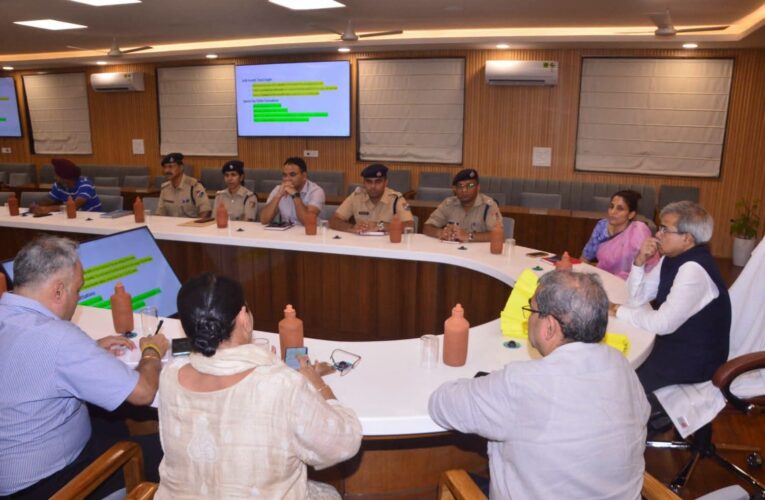 कुंभ मेला-2027 की तैयारियों में तेजी: रेलवे बोर्ड अध्यक्ष ने हरिद्वार पहुंचकर व्यवस्थाओं का लिया जायजा, रेलवे एवं मेला प्रशासन के अधिकारियों की संयुक्त बैठक लेकर श्रद्धालुओं की सुविधा, सुरक्षा एवं भीड़ प्रबंधन को लेकर दिए आवश्यक निर्देश