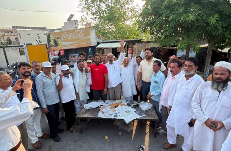 रुड़की में कांग्रेसियों ने राहुल गांधी का 56 वा जन्मदिन धूमधाम से मनाया, काटा केक, किए फल वितरण, गोशाला में धनराशि दान दी