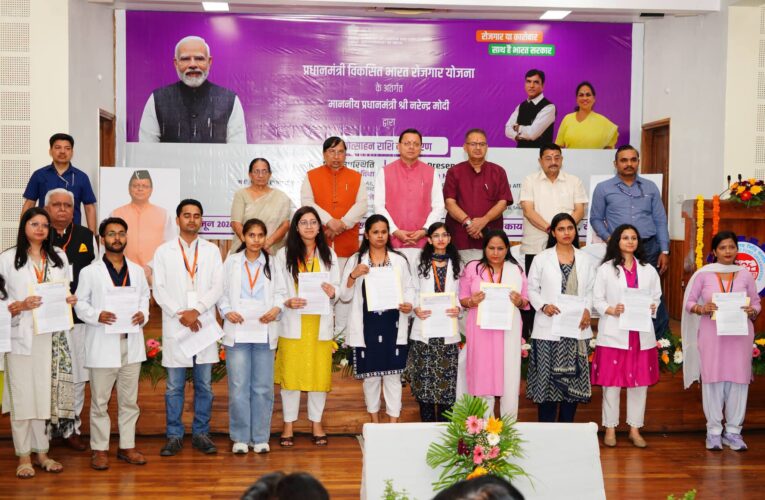 प्रधानमंत्री विकसित भारत रोजगार योजना के तहत उत्तराखंड में 6 हजार कर्मचारियों और 900 से अधिक नियोक्ताओं को मिली ₹24 करोड़ से अधिक की प्रोत्साहन राशि, मुख्यमंत्री धामी ने कहा- युवा शक्ति ही विकसित भारत के निर्माण की सबसे बड़ी पूंजी