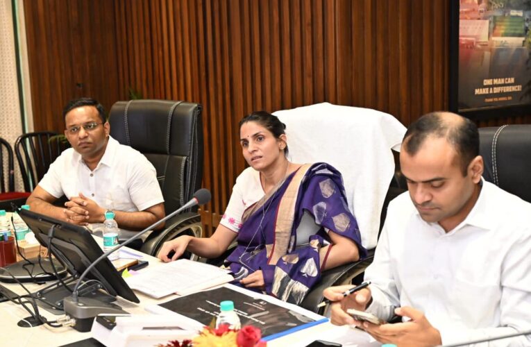 मेलाधिकारी ने एनएच के कार्यों की समीक्षा कर काम की गति बढ़ाने के दिए निर्देश, एनएचएआई अधिकारियों को चेतावनी, कुंभ क्षेत्र के सभी निर्माण कार्य तय समय तक करें पूरे