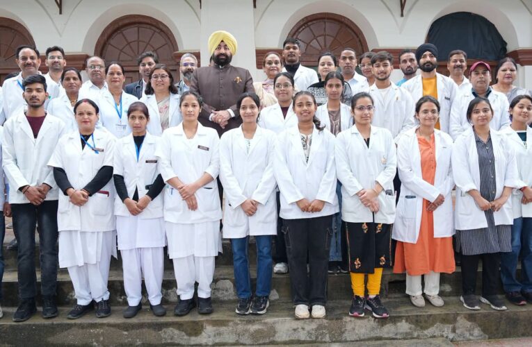लोक भवन नैनीताल में विशेष स्वास्थ्य शिविर आयोजित, विशेषज्ञ चिकित्सकों ने लगभग 150 स्वास्थ्य जांच एवं 15 ईसीजी कर स्वास्थ्य संबंधी परामर्श प्रदान किए