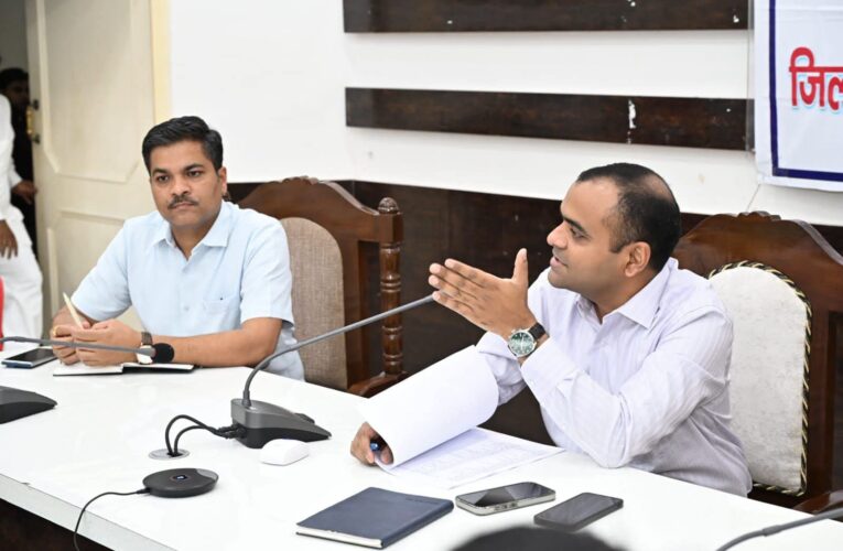 हरिद्वार: विशेष गहन पुनरीक्षण कार्यक्रम में एईआरओ पूरी तत्परता एवं जिम्मेदारी के साथ करें कार्य : जिलाधिकारी मयूर दीक्षित