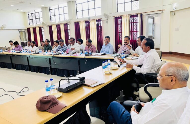 यात्रा मार्गों के संवेदनशील स्थलों पर हों स्थायी सुरक्षा कार्य: आयुक्त गढ़वाल मंडल, आयुक्त ने निर्माण कार्यों की समीक्षा कर गुणवत्ता, समयबद्धता और नियमित निगरानी पर दिया जोर