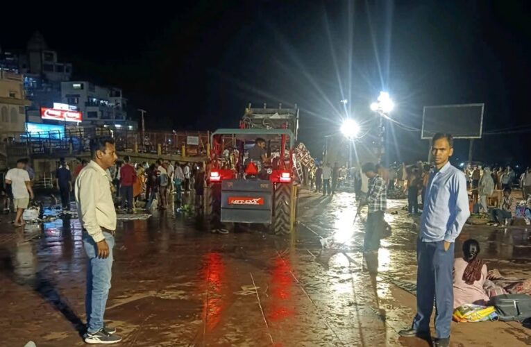 सोमवती अमावस्या स्नान के बाद नगर निगम ने रचा स्वच्छता का नया कीर्तिमान, 90 ट्रैक्टर कूड़ा रात 4 बजे तक हटाया
