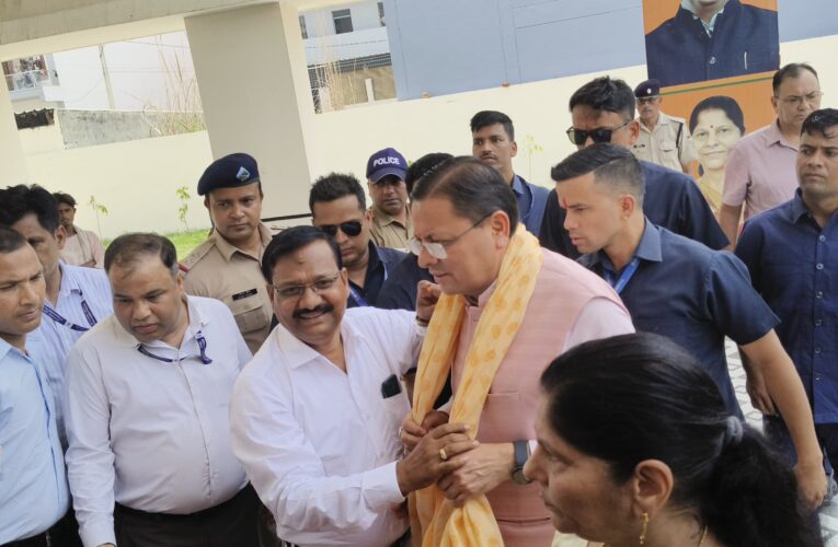 रुड़की पहुंचने पर मुख्यमंत्री पुष्कर सिंह धामी का भाजपा प्रदेश कार्यकारिणी सदस्य सुशील पेगोवाल ने किया भव्य स्वागत