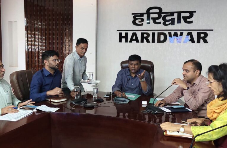 पात्र लाभार्थियों तक हर योजना का लाभ पहुंचे, अधिकारी करें समन्वय से कार्य: वीके संत, प्रभारी सचिव ने विकास भवन में की विकास योजनाओं की समीक्षा